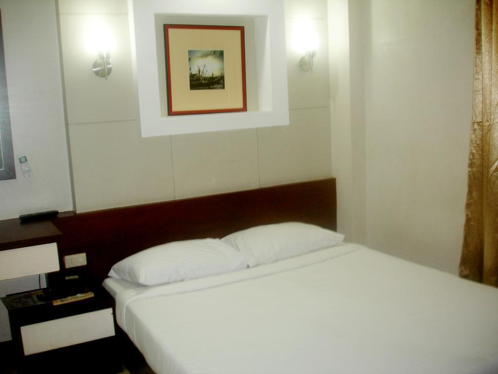 Roxas Midtown Hotel Værelse billede