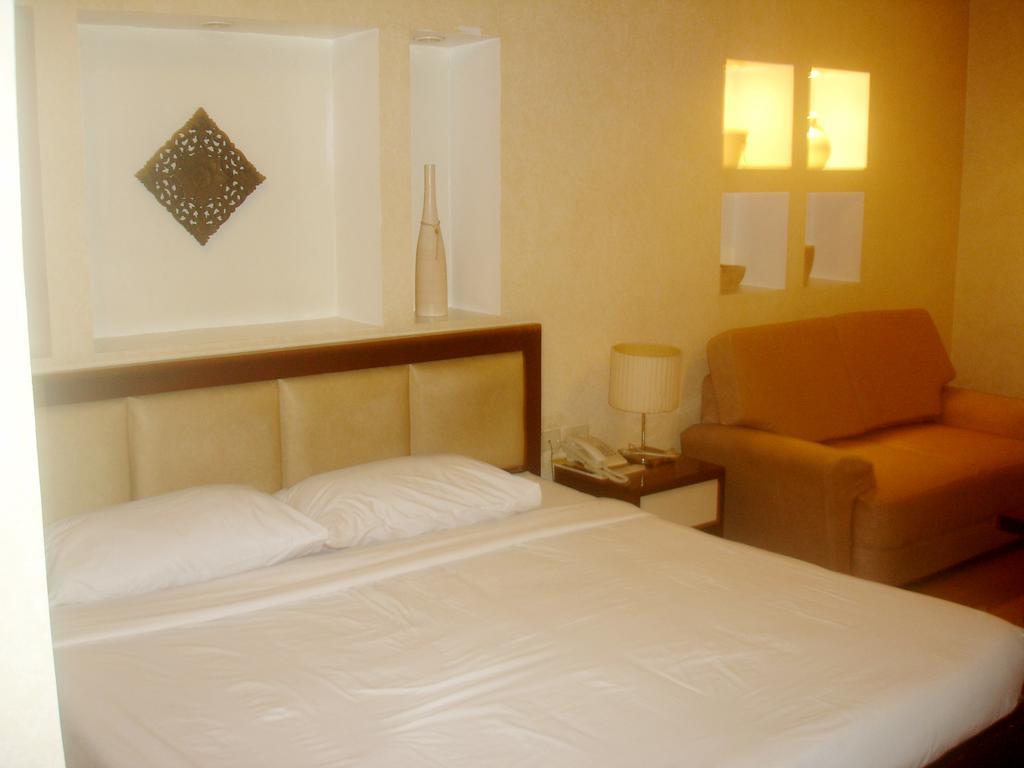 Roxas Midtown Hotel Værelse billede
